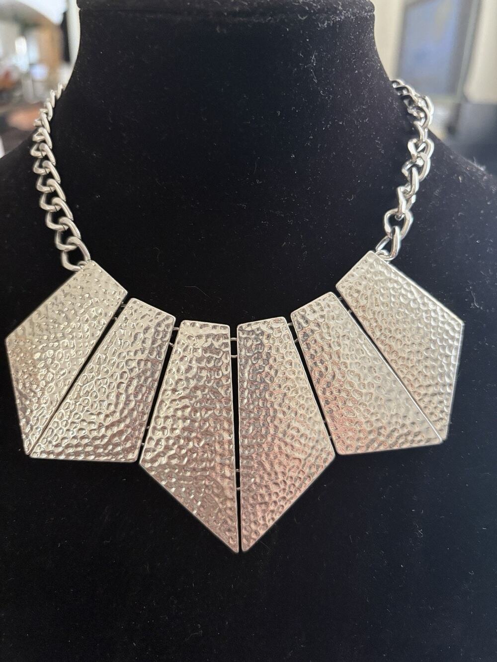 VINTAGE HAMMERED SILVERTONE STATEMENT BIB NECKLACE 17.5 Inches